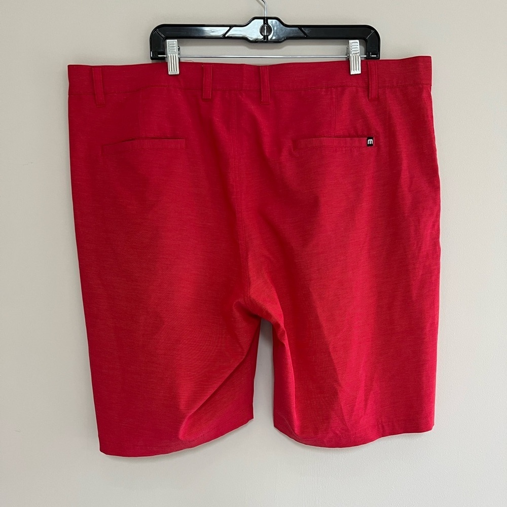 Travis Mathew Beck 10" Men's Performance Golf Shorts in Red, size 42 - Picture 2 of 9